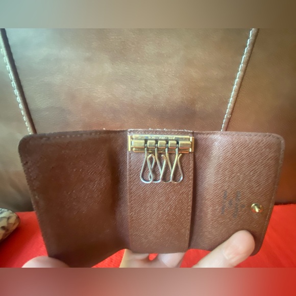 Louis Vuitton monogram 4 key holder - Picture 5 of 6